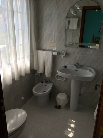 Imagen de la habitación del Hostal La Paz, Sanxenxo. Foto 15