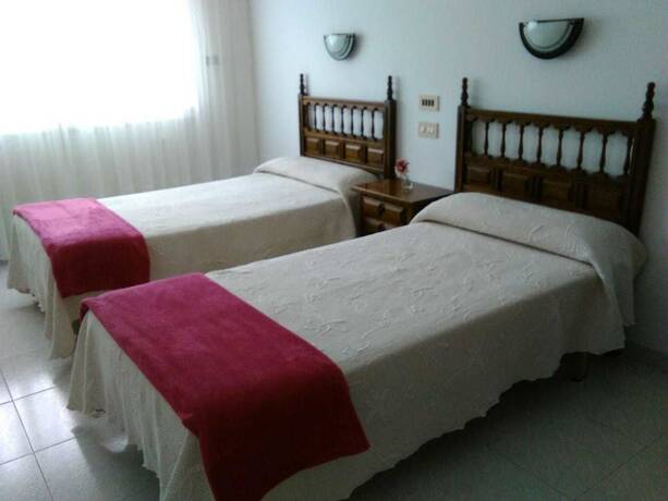 Imagen de la habitación del Hostal La Paz, Sanxenxo. Foto 18