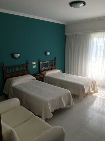 Imagen de la habitación del Hostal La Paz, Sanxenxo. Foto 19