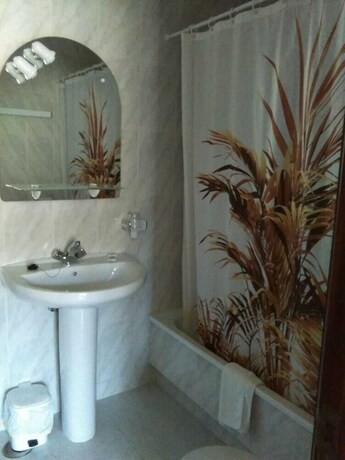 Imagen de la habitación del Hostal La Paz, Sanxenxo. Foto 20