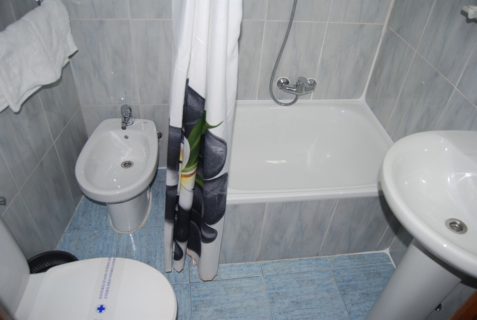 Imagen de la habitación del Hostal La Perla Asturiana. Foto 2