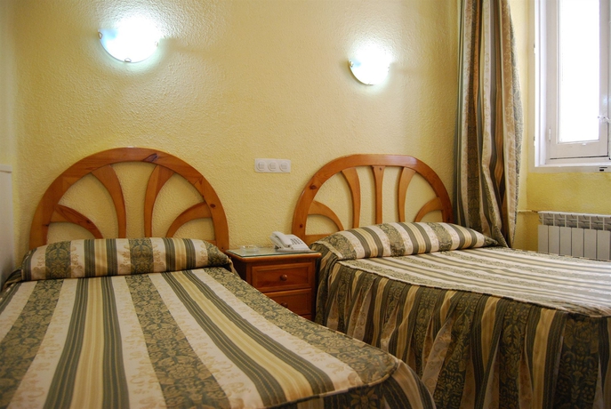 Imagen de la habitación del Hostal La Perla Asturiana. Foto 6