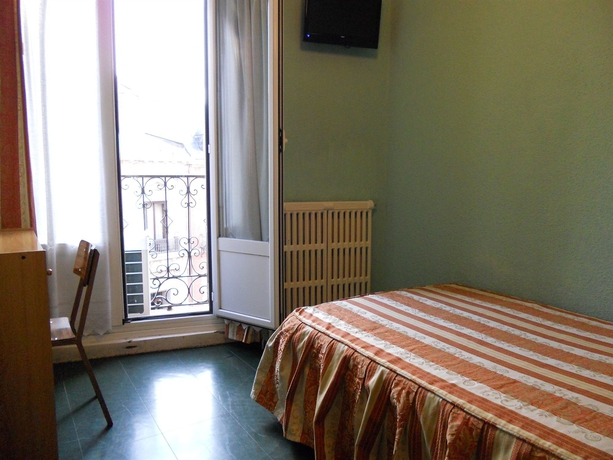 Imagen de la habitación del Hostal La Perla Asturiana. Foto 10