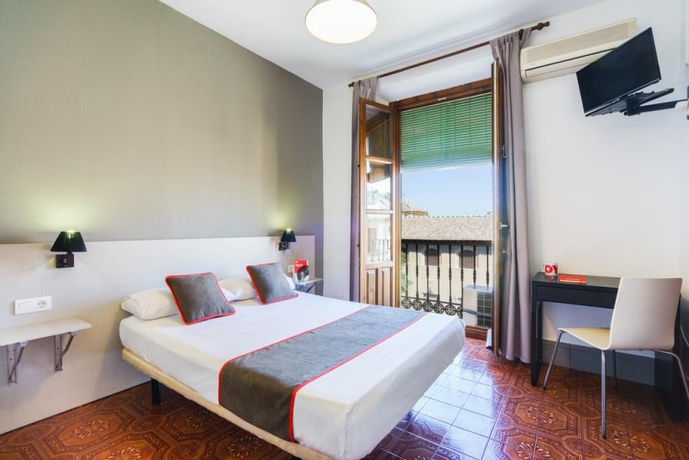 Imagen general del Hostal La Perla Granada Suites. Foto 2