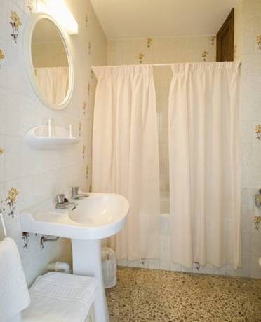 Imagen general del Hostal La Perla, Playa es Caná. Foto 2