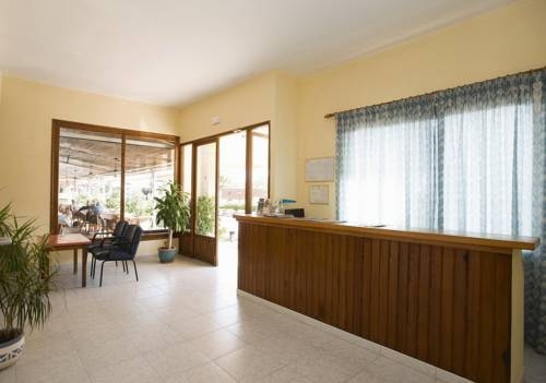 Imagen general del Hostal La Perla, Playa es Caná. Foto 9