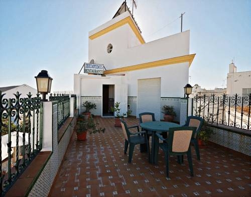 Imagen de los exteriores del Hostal La Posada De Conil. Foto 9