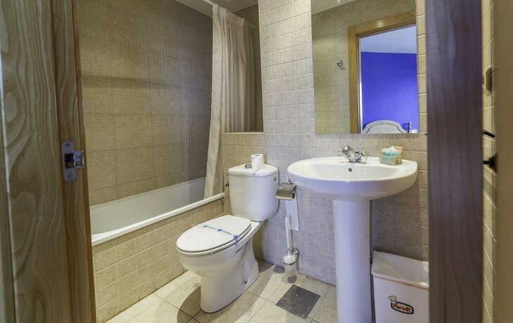 Imagen de la habitación del Hostal La Posada de Higueruela. Foto 18