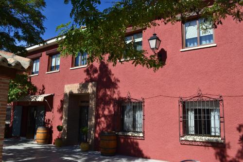 Imagen de los exteriores del Hostal La Posada de Rosa. Foto 4