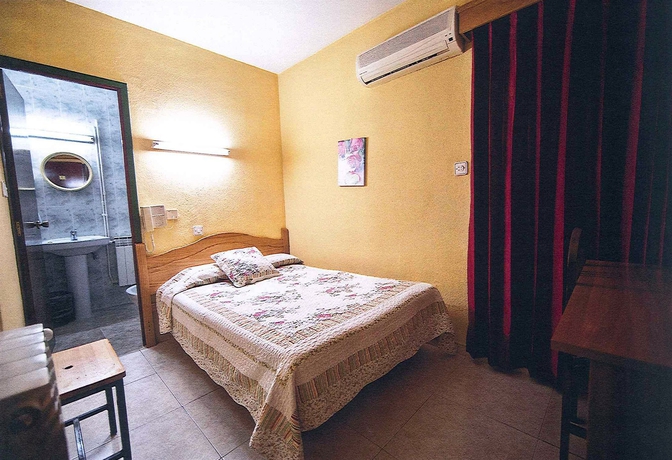 Imagen de la habitación del Hostal La Rosa, Cáceres. Foto 5