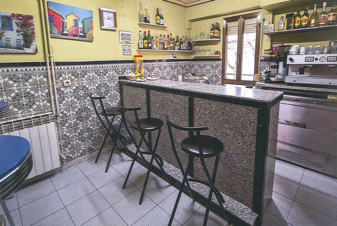 Imagen del bar/restaurante del Hostal La Rosa, Cáceres. Foto 3