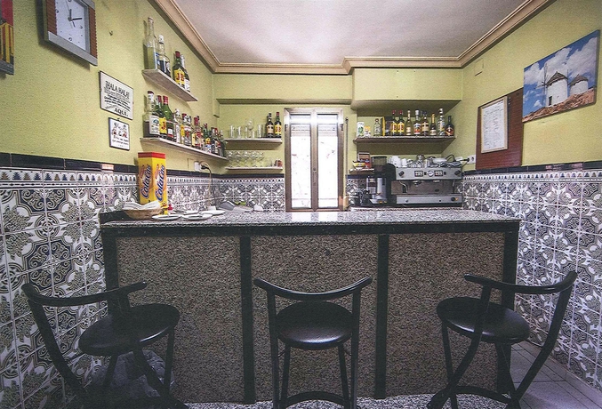 Imagen del bar/restaurante del Hostal La Rosa, Cáceres. Foto 4