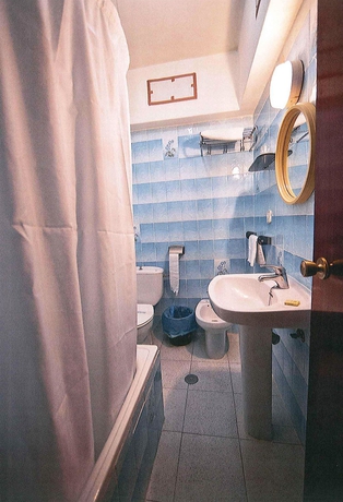 Imagen de la habitación del Hostal La Rosa. Foto 11