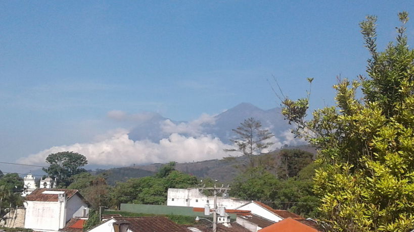 Imagen de los exteriores del Hostal La Sexta. Foto 6