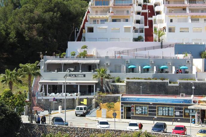 Imagen de los exteriores del Hostal La Torre, Almu&ntilde;&eacute;car. Foto 11