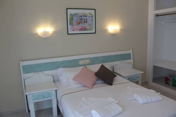 Imagen de la habitación del Hostal La Torre, Almuñecar. Foto 4