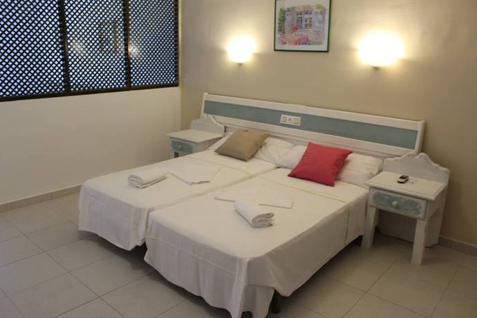 Imagen de la habitación del Hostal La Torre, Almuñecar. Foto 6