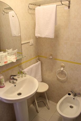 Imagen de la habitación del Hostal La Torre, Almuñecar. Foto 8