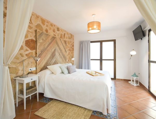 Imagen de la habitación del Hostal La Torre, Cala Gracio. Foto 3