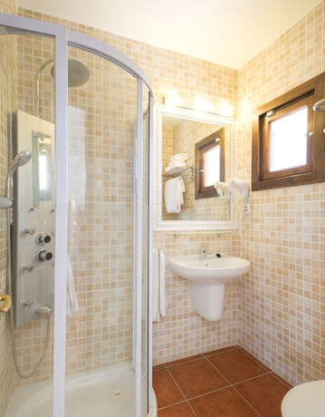 Imagen de la habitación del Hostal La Torre, Cala Gracio. Foto 7