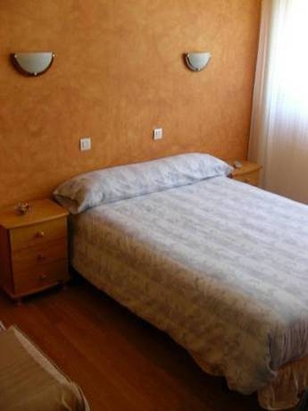 Imagen de la habitación del Hostal La Torre, Santander. Foto 5