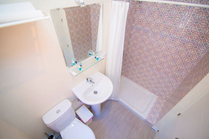 Imagen de la habitación del Hostal L&acute;Boutique Tarifa. Foto 2