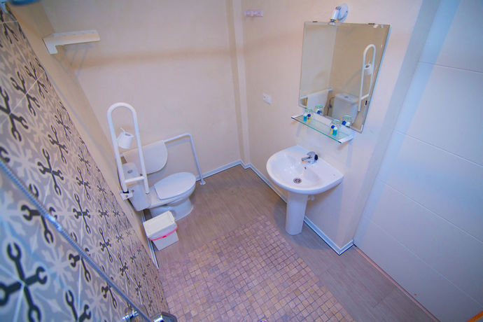 Imagen de la habitación del Hostal L&acute;Boutique Tarifa. Foto 10