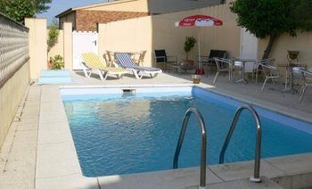Imagen de la piscina del Hostal L&acute;esplai. Foto 15
