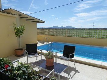 Imagen de la piscina del Hostal L&acute;esplai. Foto 16