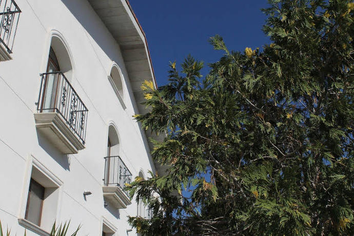 Imagen de los exteriores del Hostal Landhaus, EL MOLAR. Foto 12