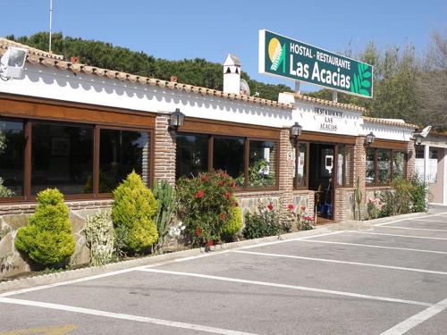 Imagen general del Hostal Las Acacias, Los Ca&ntilde;os de Meca. Foto 3