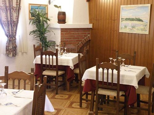 Imagen general del Hostal Las Acacias, Los Ca&ntilde;os de Meca. Foto 2
