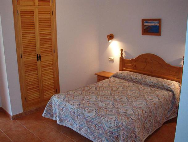 Imagen de la habitación del Hostal Las Acacias, Los Ca&ntilde;os de Meca. Foto 11