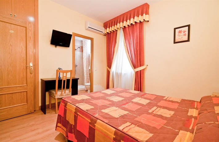 Imagen de la habitación del Hostal Las Cortes. Foto 2