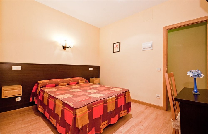 Imagen de la habitación del Hostal Las Cortes. Foto 3