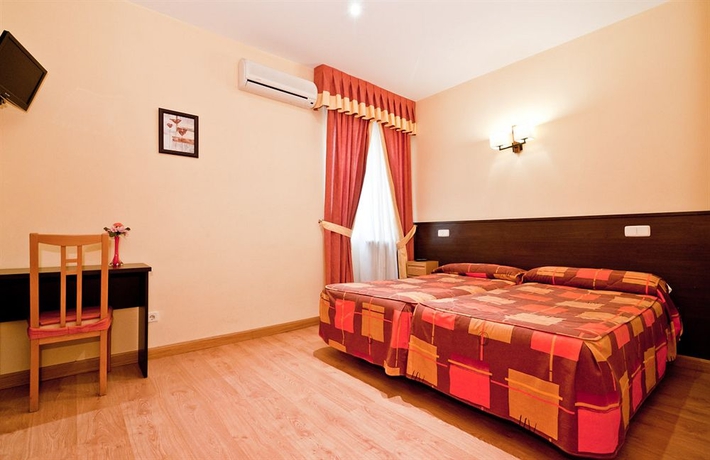 Imagen de la habitación del Hostal Las Cortes. Foto 7