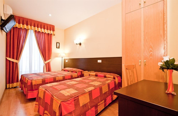 Imagen de la habitación del Hostal Las Cortes. Foto 9