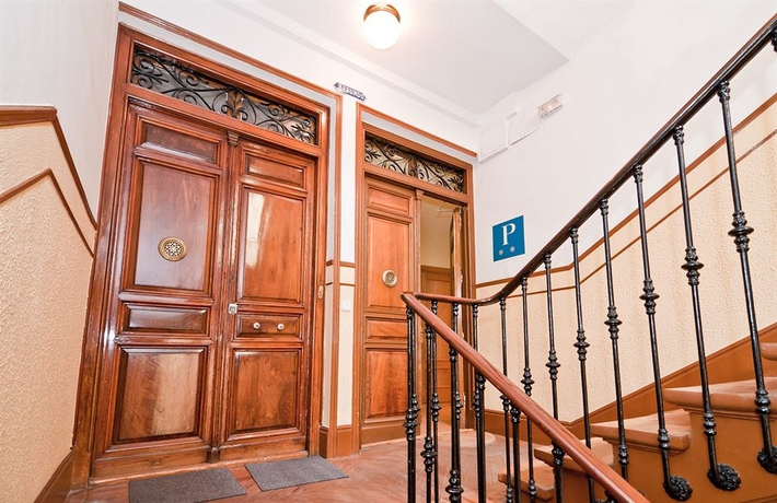 Imagen de los interiores del Hostal Las Cortes. Foto 16