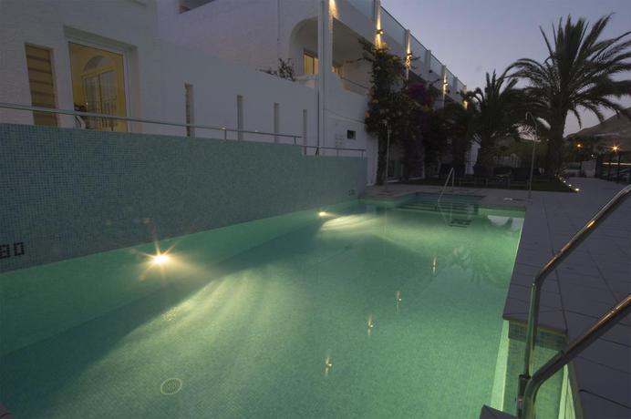 Imagen de la piscina del Hostal Las Gaviotas, Cabo de Gata. Foto 16