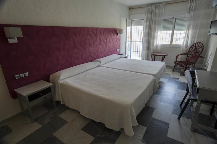 Imagen de la habitación del Hostal Las Gaviotas, Cabo de Gata. Foto 8