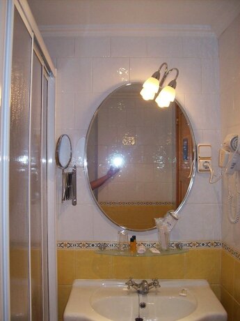 Imagen de la habitación del Hostal Las Grullas. Foto 16