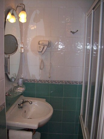 Imagen de la habitación del Hostal Las Grullas. Foto 18