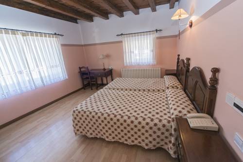 Imagen de la habitación del Hostal Las Nieves, Molinos del Duero. Foto 3