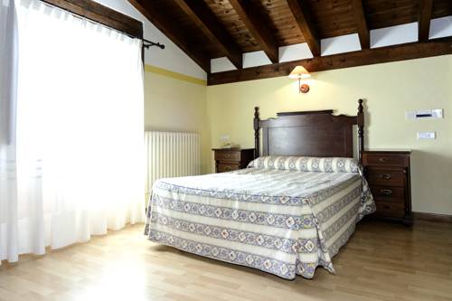 Imagen de la habitación del Hostal Las Nieves, Molinos del Duero. Foto 4