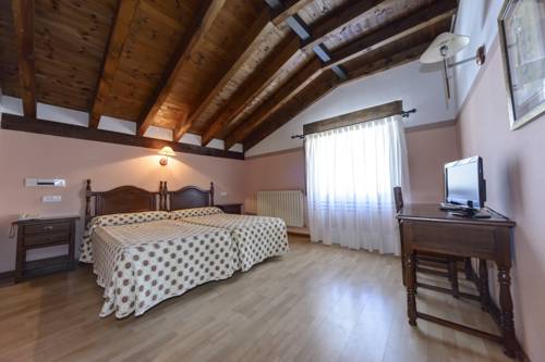 Imagen de la habitación del Hostal Las Nieves, Molinos del Duero. Foto 10
