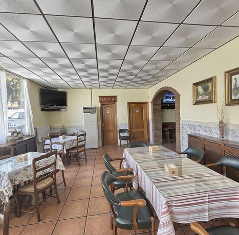Imagen del bar/restaurante del Hostal Las Palomas, Lucena. Foto 2