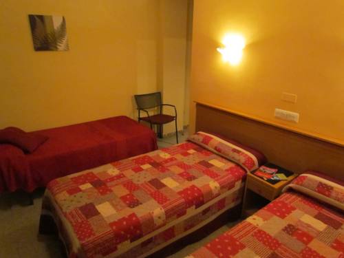 Imagen de la habitación del Hostal Las Rumbas. Foto 11