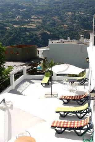 Imagen de los exteriores del Hostal Las Terrazas De La Alpujarra. Foto 6