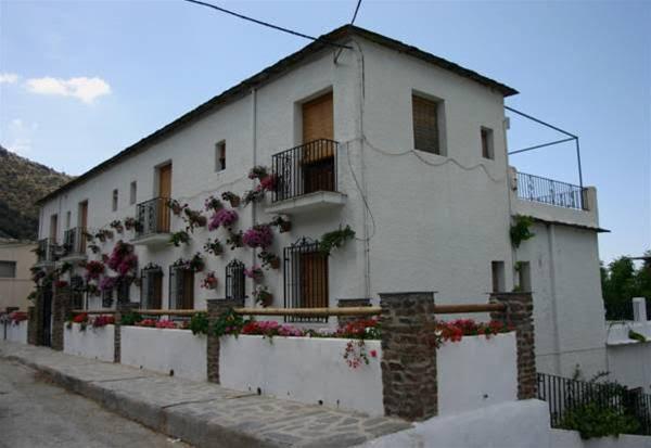 Imagen de los exteriores del Hostal Las Terrazas De La Alpujarra. Foto 8