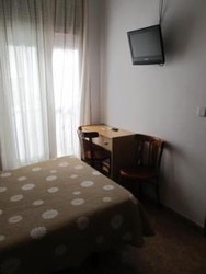 Imagen de la habitación del Hostal Las Torres, Barrio de las Letras. Foto 2